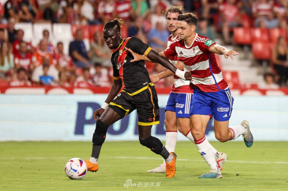 一个充满温 一个充满温